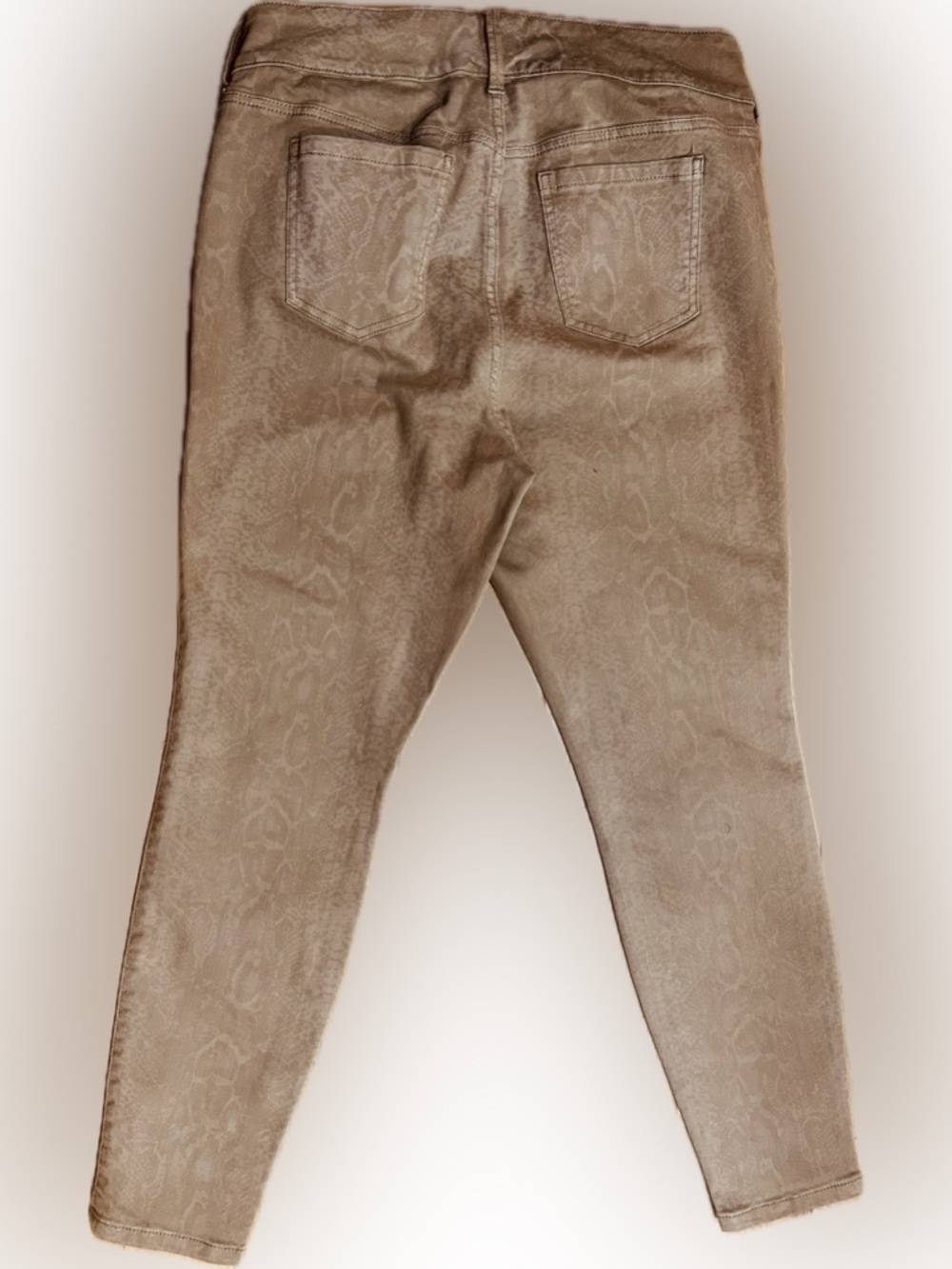 GUC Torrid SZ 16R Tan Muted Snake Print Jegging w/3 Button Detail/Waist 36”-38” - Picture 4 of 8